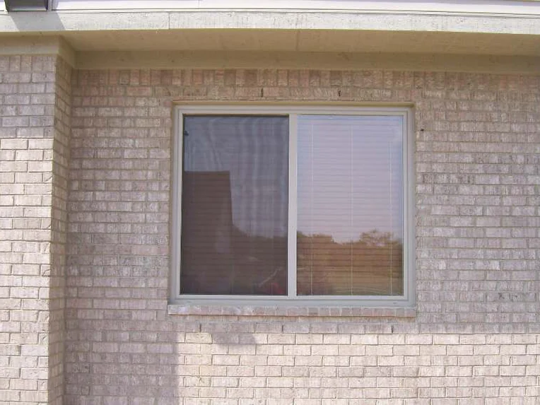 A sliding window on the side wall in 2020, the brick around it and the corner return beyond it reading as one even range