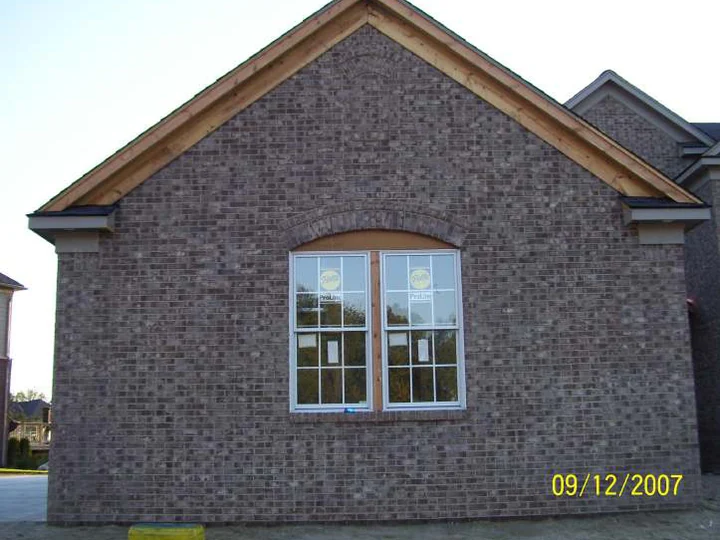 The same gable later on 09/12/2007, the pink patches closed up and the brown brick reading as one range through the soldier arch over the window