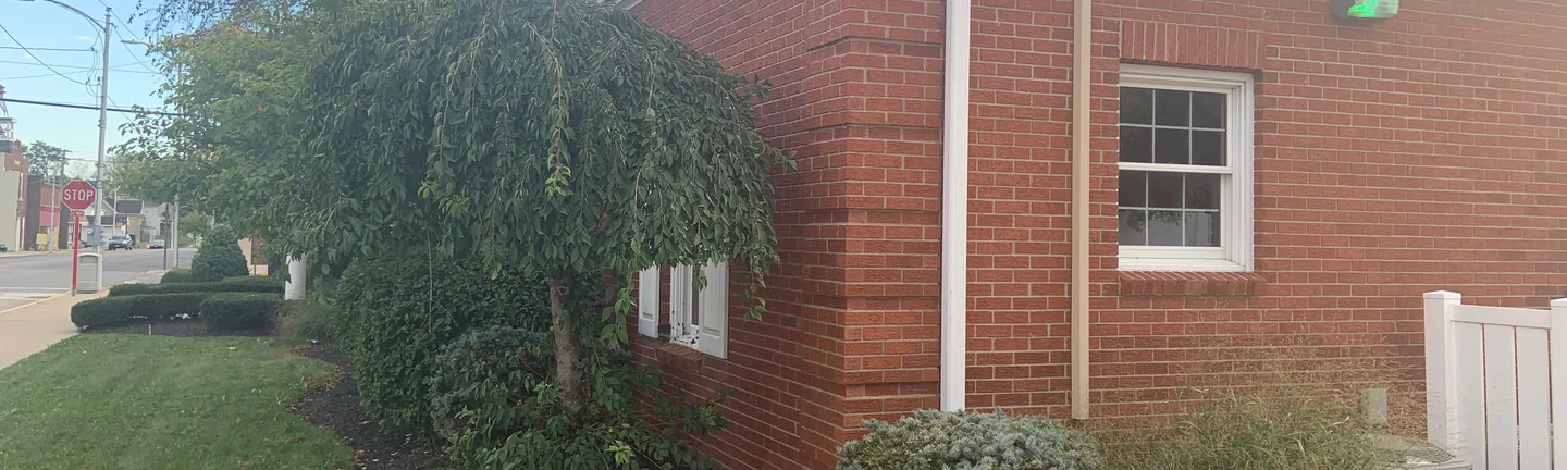 The outside corner of the Ohio bank in 2019, red brick running past a quoined corner under a white cornice